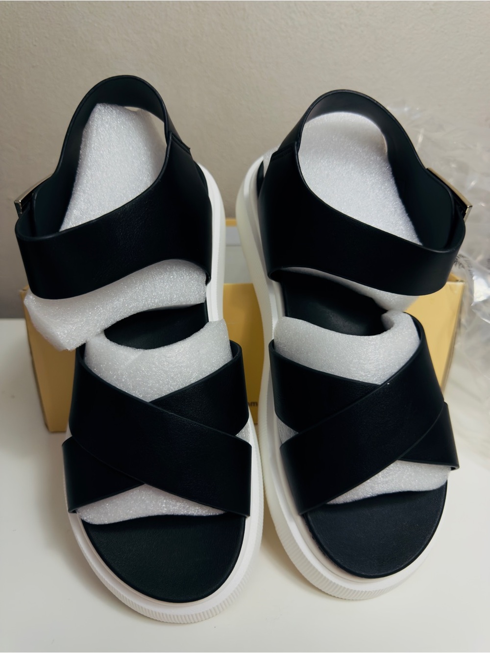 Soda Carter-S Black Crisscross Platform Sandals NWB Size 10